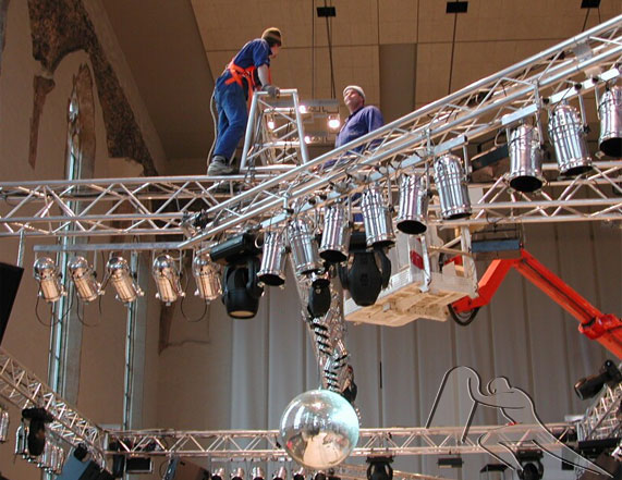 Team Aufbau Indoorbühne